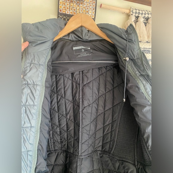 Bernardo primaloft hooded packable lightweight jacket - Picture 3 of 7